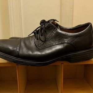 Clarks black leather lace up shoes 11W